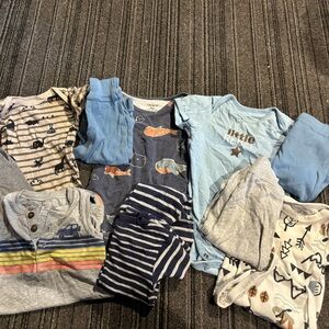 Lot 6-9 mos Carter's/Gerber outfits